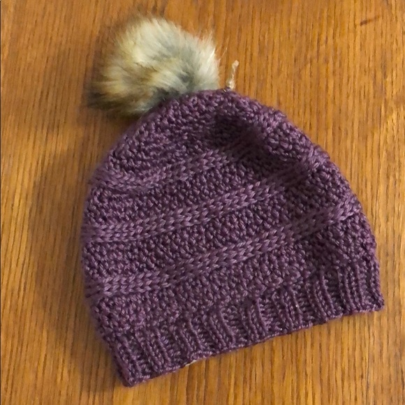 NWT-Deep Lavender Knit Hat w/Faux Animal PomPom - Picture 3 of 3